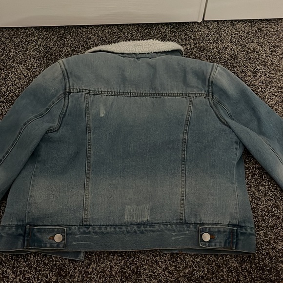 Vintage Charm Jean Jacket - Picture 4 of 5